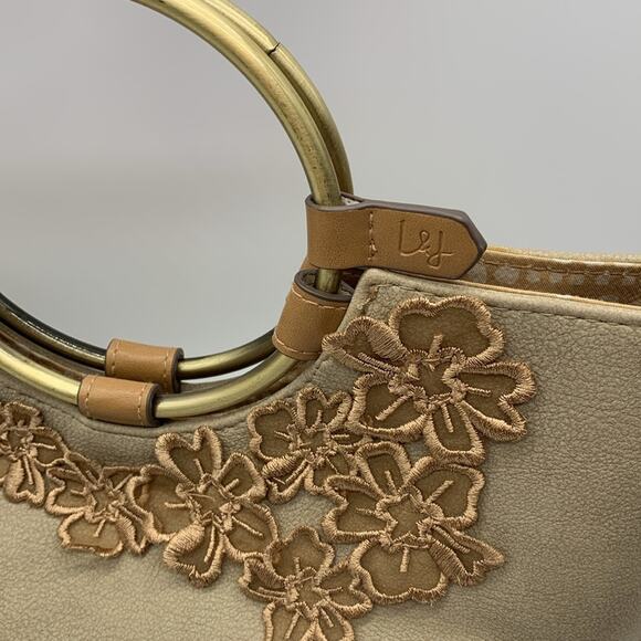 Elle & Jae Gypset Floral Detail Crossbody Purse Bag Brass Ring Handle Tan Beige - Picture 4 of 16